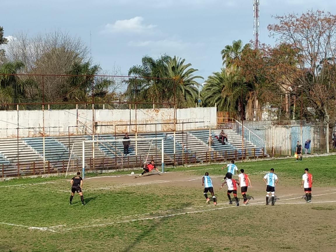 “Fue un partido muy duro en una cancha en malas condiciones”