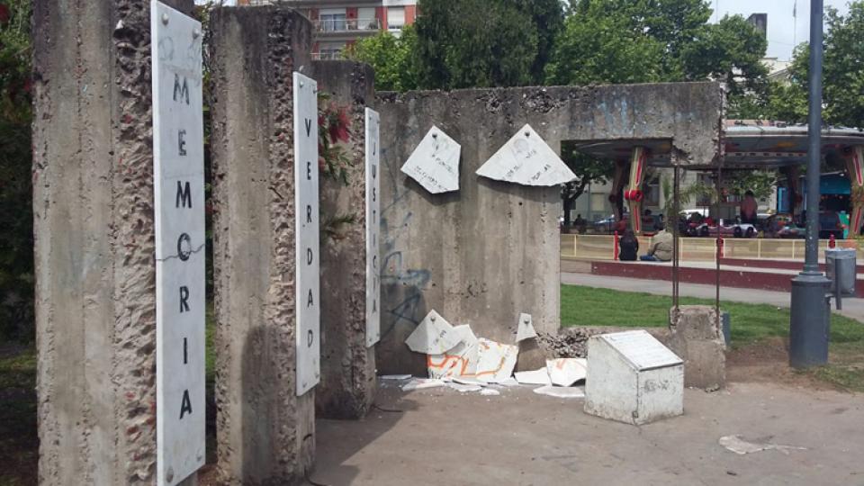 Destrozaron el monumento de Memoria, Verdad y Justicia en San Miguel