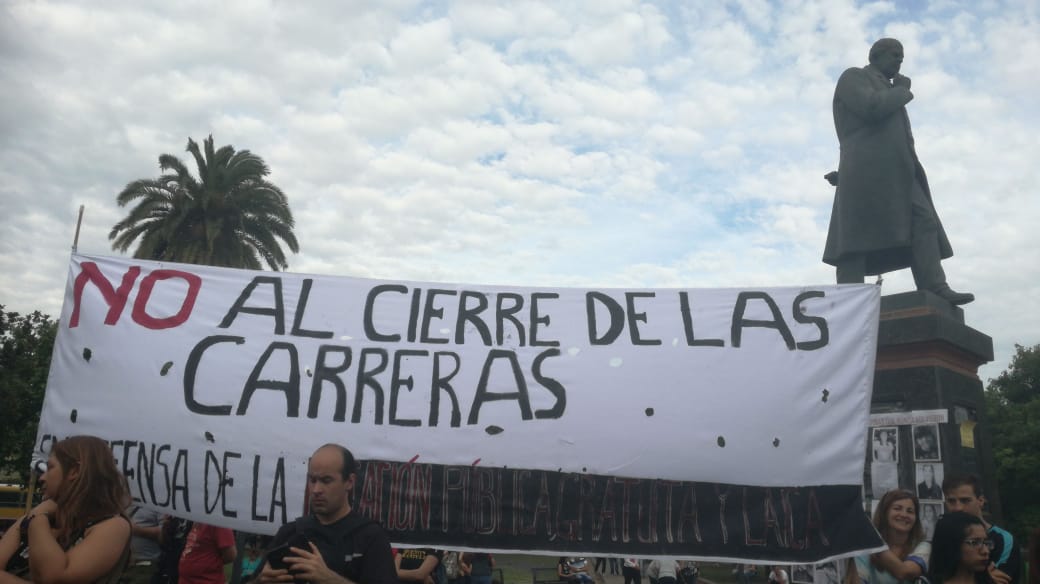 Los profesorados de la región se manifestaron contra el ajuste y cierre de cursos