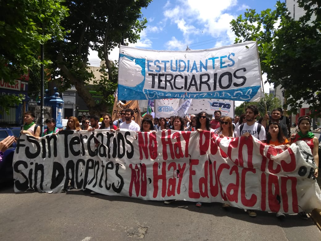 Los Institutos y profesorados de la provincia vuelven marchar