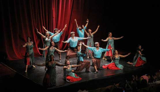 Presentación del Elenco de Danzas Folklóricas De la UNGS en el CCK