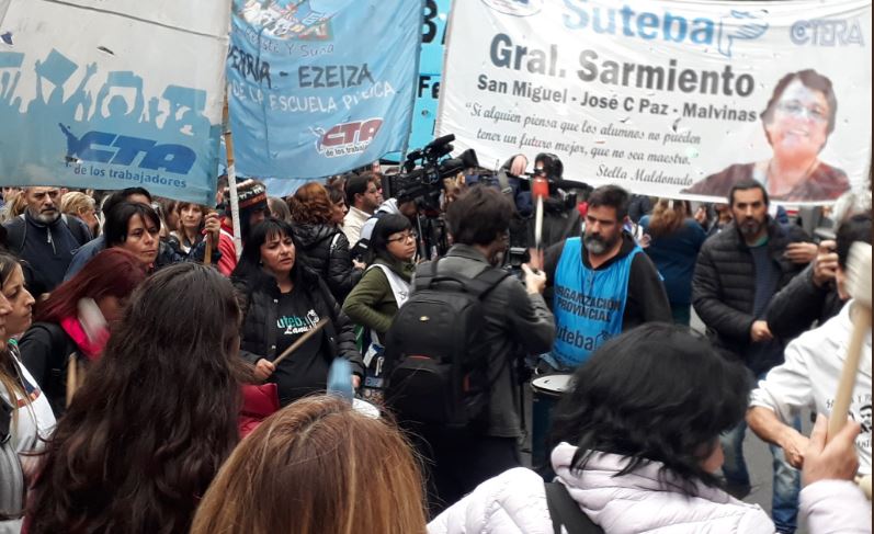 Marcha docente por descuentos injustificados