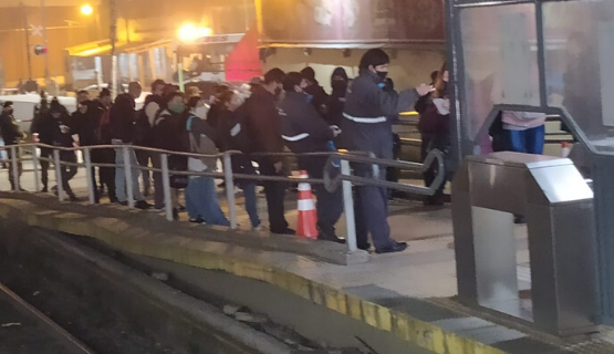 Largas filas y retrasos en José C. Paz por la app