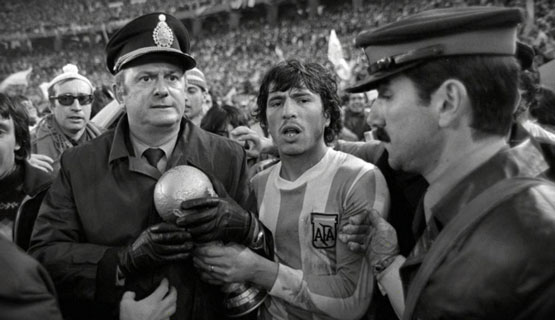 Panel: La pelota no se mancha. Historias de deportistas en dictadura