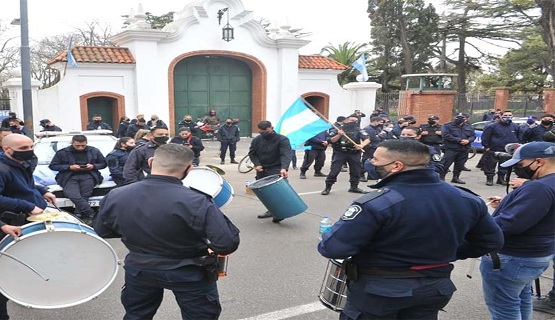 Declaración a favor de los DD.HH. y en rechazo al reclamo policial