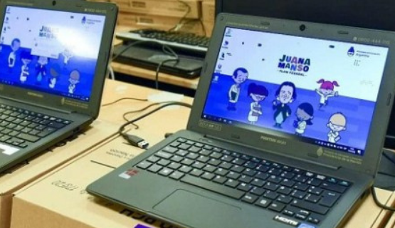 El Ministerio de Educación entregó netbooks en Malvinas Argentinas