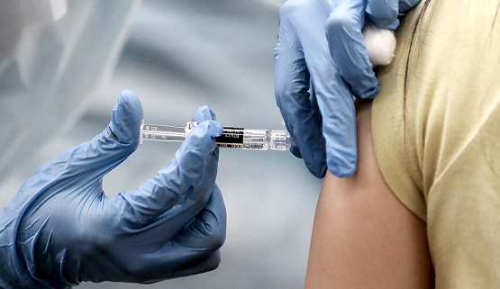 Covid-19, noticias falsas sobre vacunación