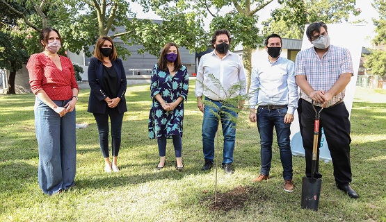 Plantamos Memoria en la UNGS, en homenaje a las y los detenidos desaparecidos
