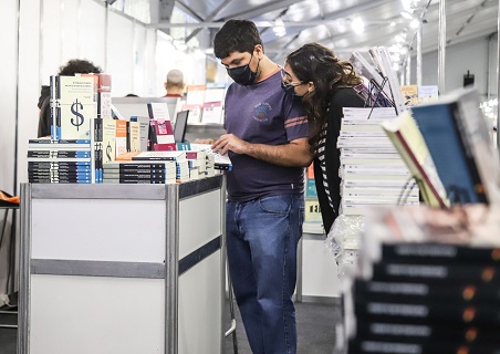 La UNGS participó de la Feria del libro de Malvinas Argentinas