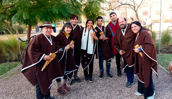 El ensamble de Sikus de la UNGS “Kurmi Sariri” en el 18º Mathapi Apthapi Tinku