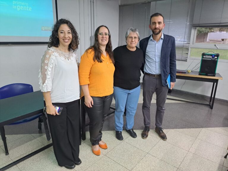 Charla sobre el nuevo escenario de la comunicación científica