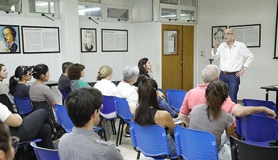 Se desarrolló una charla sobre el arte y la ciencia de la perfumería