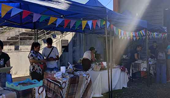 Primera Feria de ferias UNGS, con productores locales, emprendimientos y cooperativas