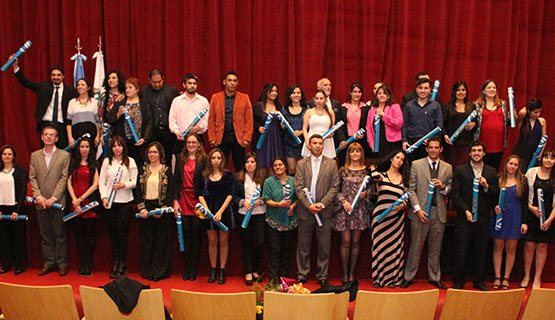 55 graduados y graduadas recibieron sus diplomas de grado y posgrado