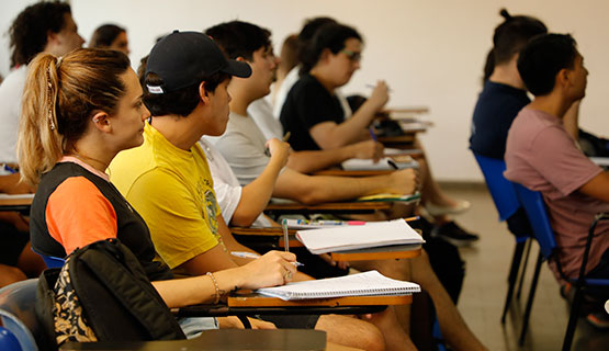 Encuentros orientativos para ingresantes sobre exámenes, cursadas, bimodalidad y trabajo en grupo
