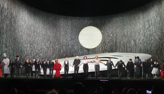 Estudiantes, graduados y graduadas de Lengua y Literatura asistieron a una función de Salomé, de Richard Strauss