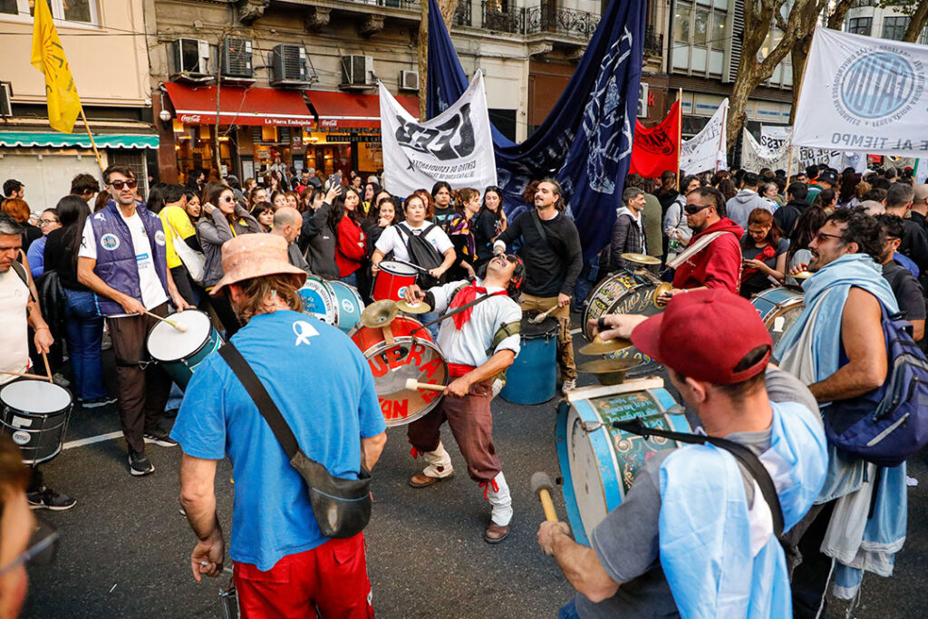 La UNGS te cambia la vida: multitudinaria marcha en defensa de la ...
