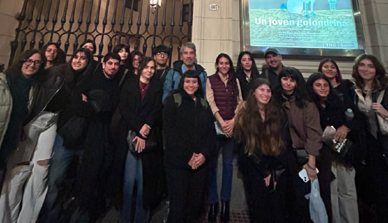 Estudiantes y docentes de Lengua y Literatura asistieron a una función de Un joven golondrina, de Laura Santos, en el Teatro Nacional Cervantes
